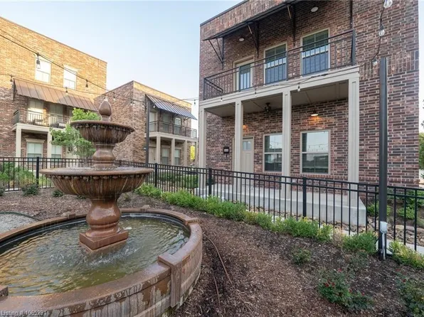 9203 Ra Young Jr Dr, Fort Smith, AR 72916