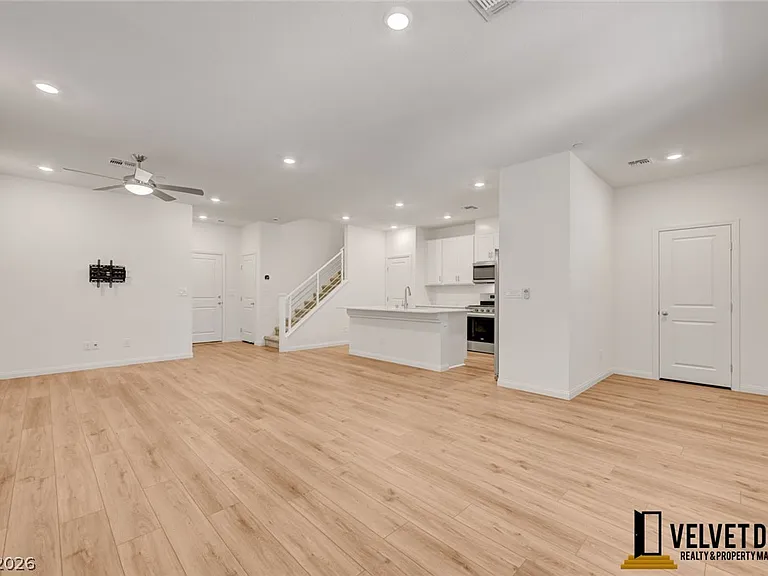 2725 Luzzi Walk — Photo 3