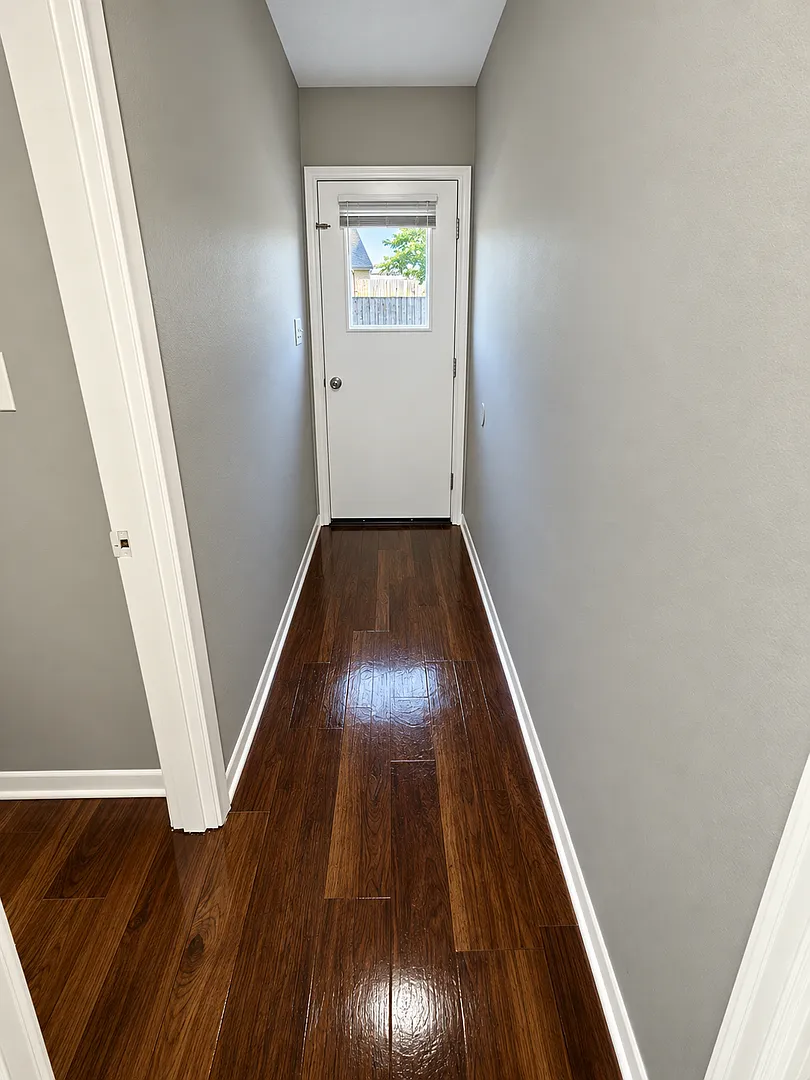 125 Arcola — Photo 2