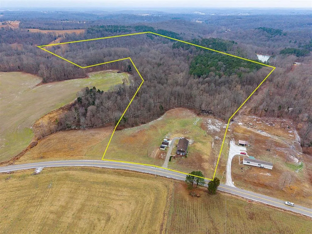 4043 Happy Hollow Rd photo 1