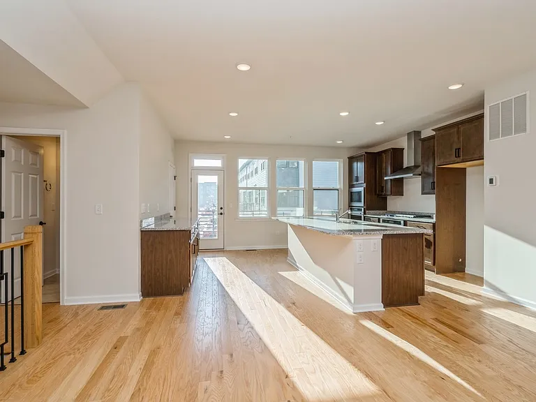 103 Vaughn Dr — Photo 9