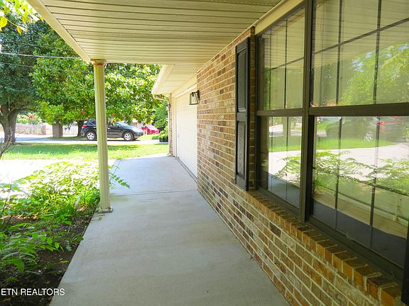 4th image of 916 Rose Petal Ln