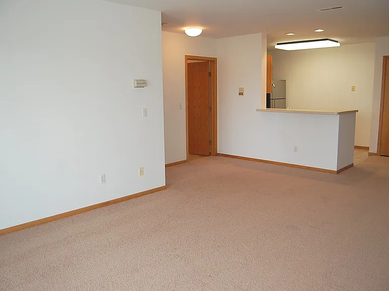 Riverwalk Apartments — Photo 28