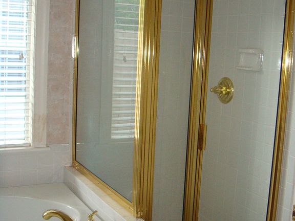 5th image of 706 Thornbrooke Ct
