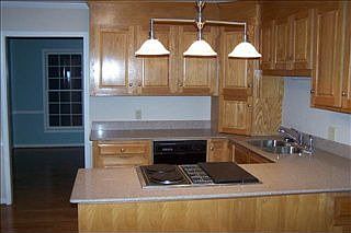 4th image of 104 Cardinal Dr #32