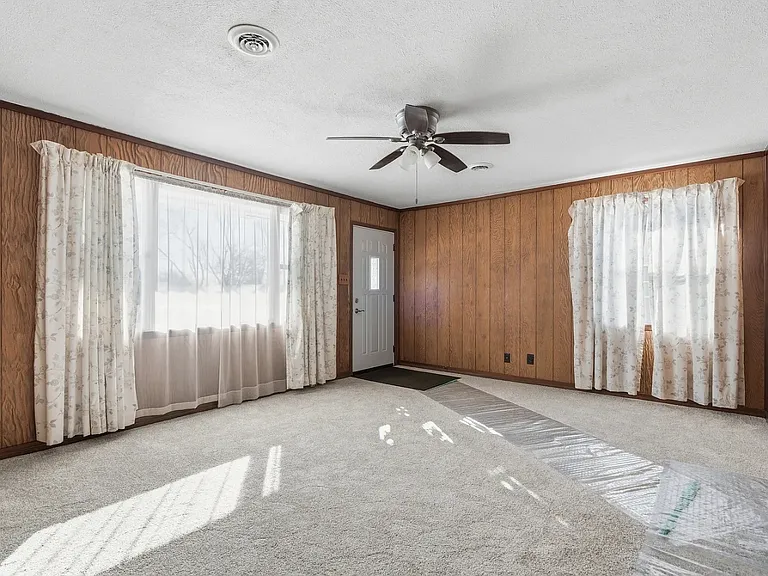 3821 Oakland Rd NE — Photo 9
