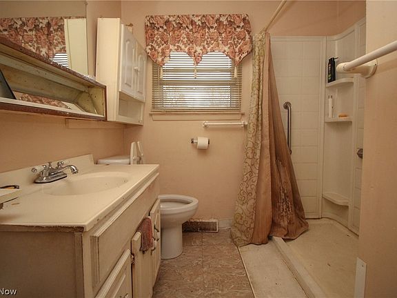 3rd image of 215 Hamilton Ave