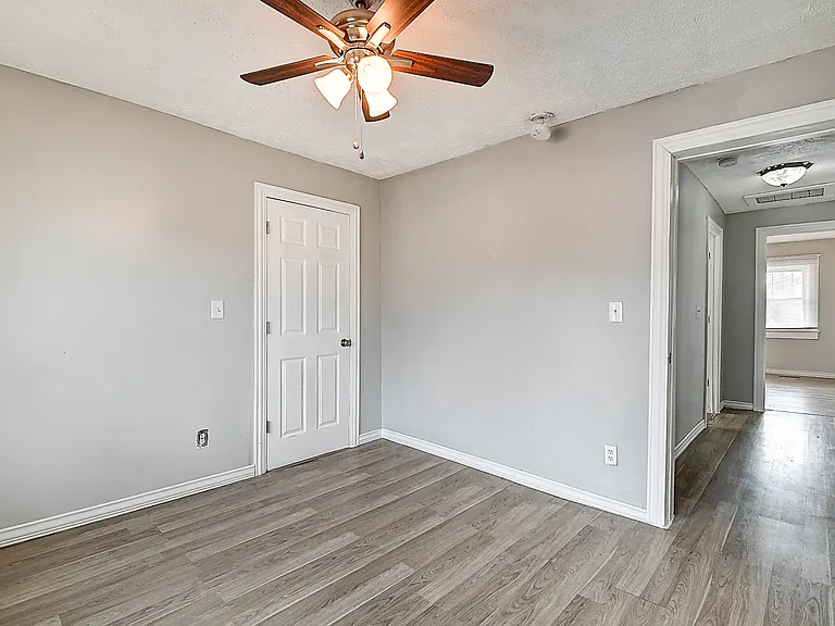 2915 N Talbott St — Photo 23