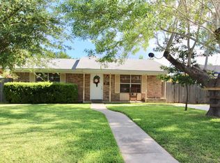 421 Moonwind Dr, Uvalde, TX 78801