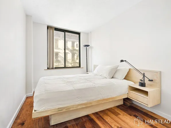 122 Elizabeth Street image 1 of 8