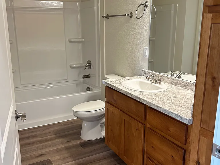 The Overlook Apartments — Photo 10