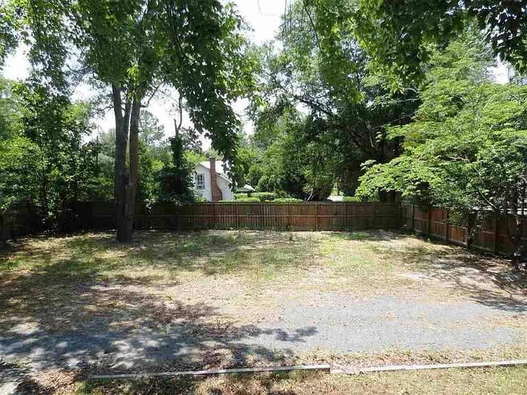 305 Summit St — Photo 10