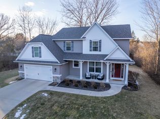 6111 Oak Hollow Ct, Midland, MI 48640