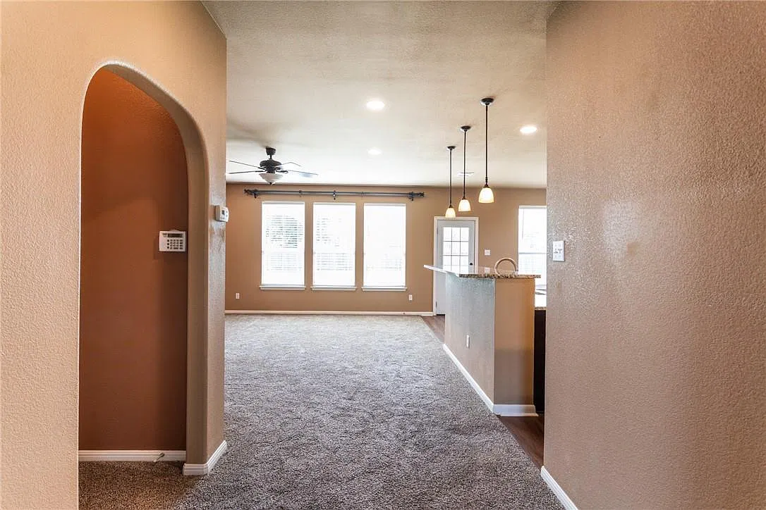 5 bed, 3.0 bath, 2761 sqft, $2,800 — Photo 4