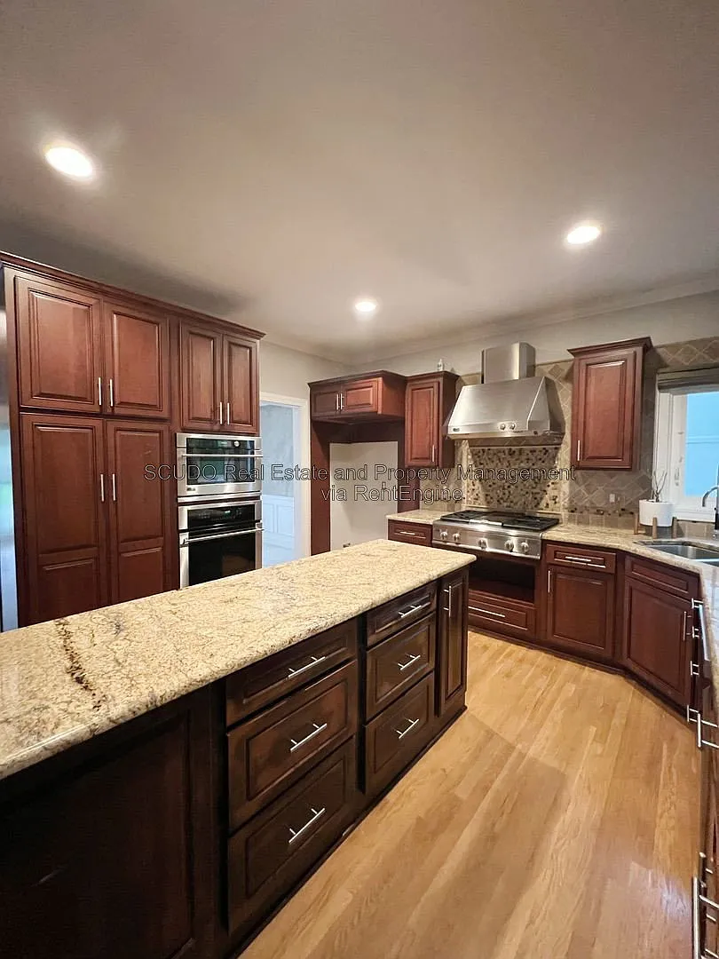 3 bed, 4.0 bath, 2916 sqft, $3,195 — Photo 4