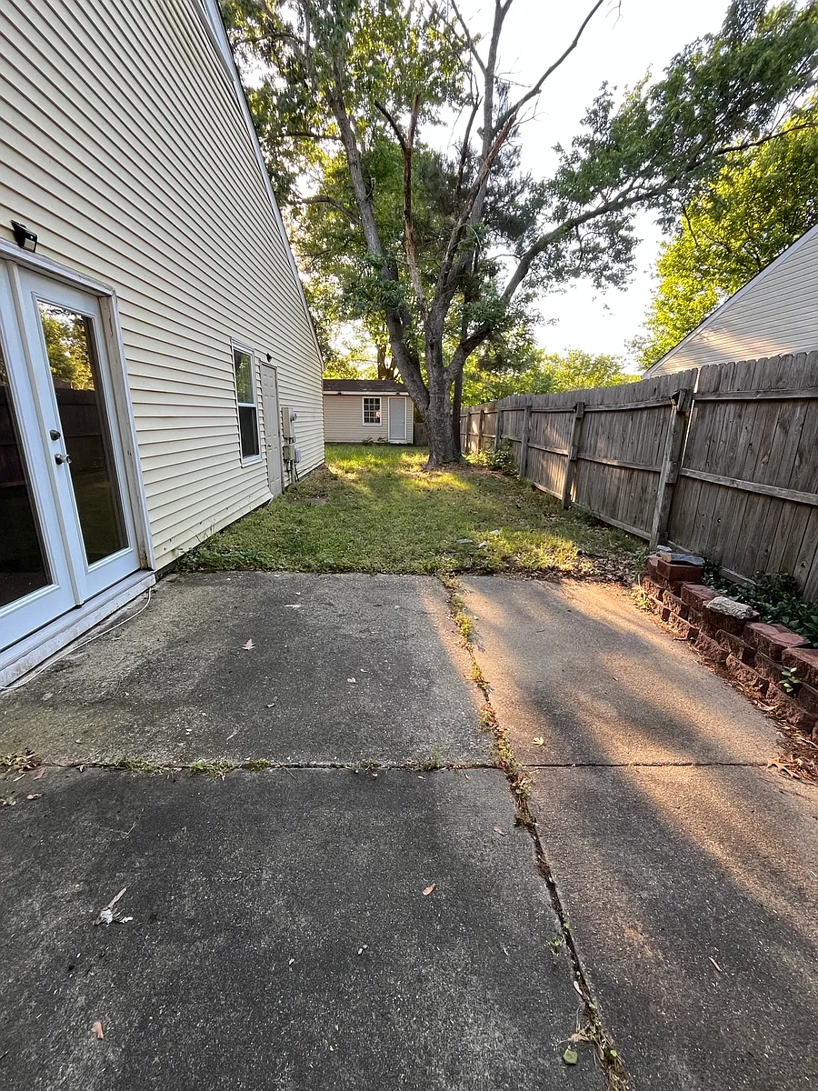 Building Photo - 820 Pine View Ln