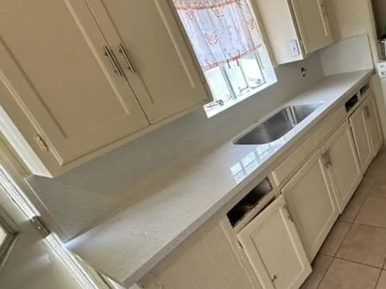1023 W Temple St — Photo 5
