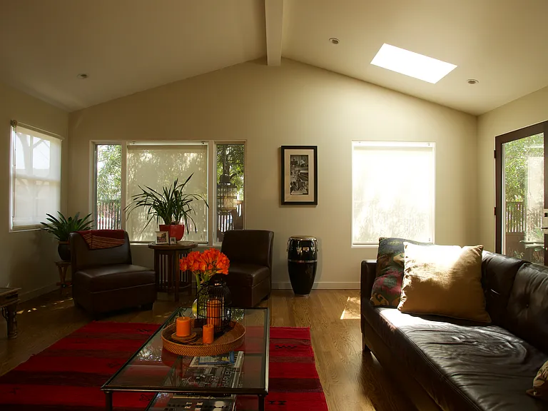 737 Broadway St — Photo 5