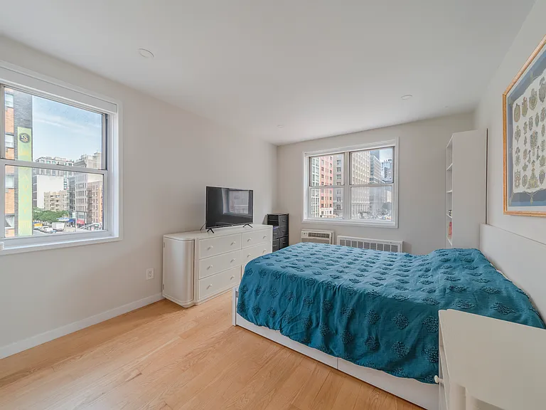 170 W 23rd St #4N — Photo 5
