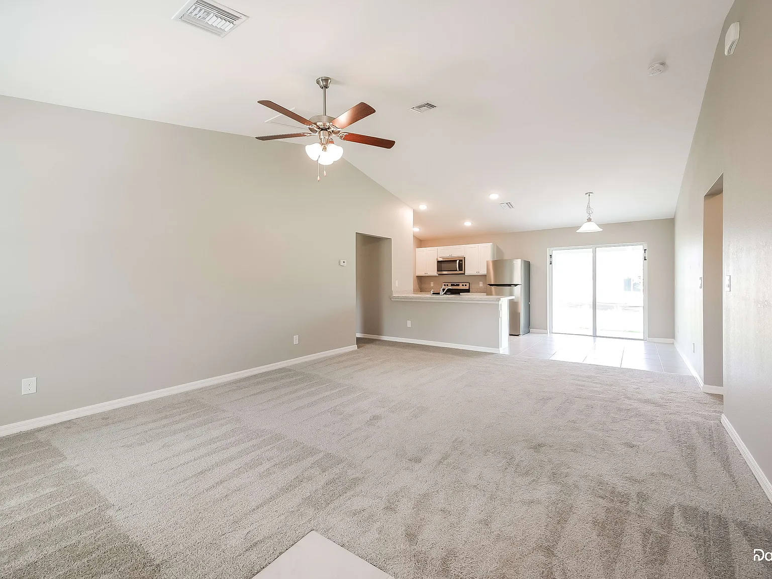 3 bed, 2.0 bath, 1285 sqft, $1,810 — Photo 4