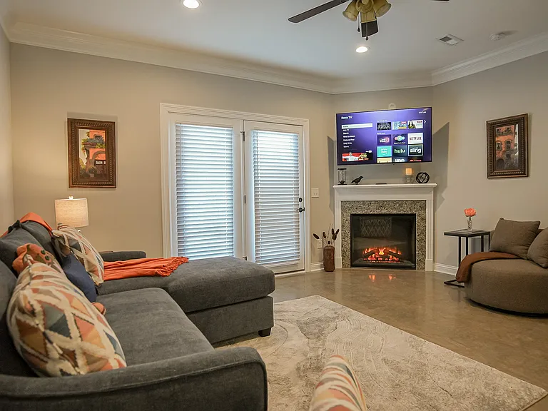 403 Peyton Pl — Photo 8