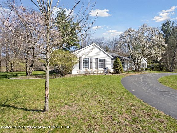 3rd image of 5050 Country Dr