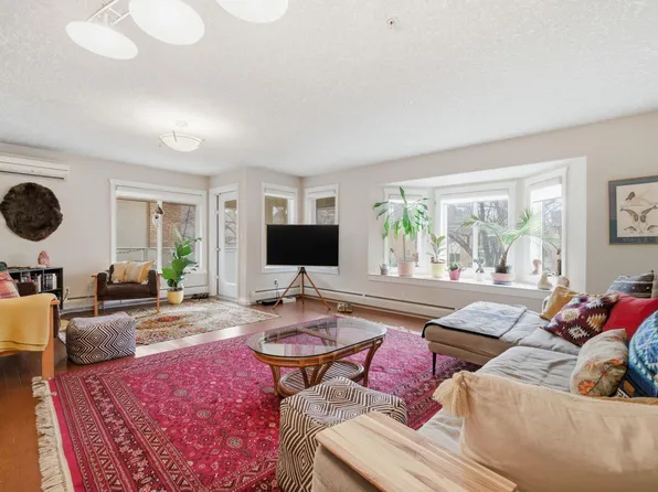 10235 116th St NW #201, Edmonton, AB T5K 1W3