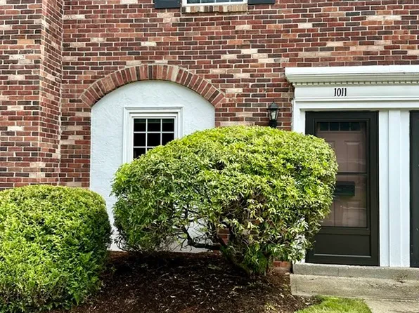 1011 Windsor Dr Unit 1011, Framingham, MA 01701