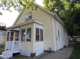 921 W Clay St, Clinton, IL 61727