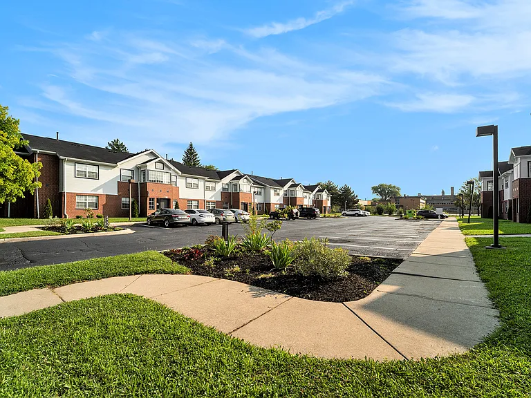 Trumbull Terrace — Photo 10