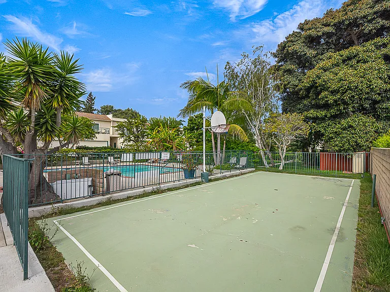 6441 Kanan Dume Rd — Photo 22