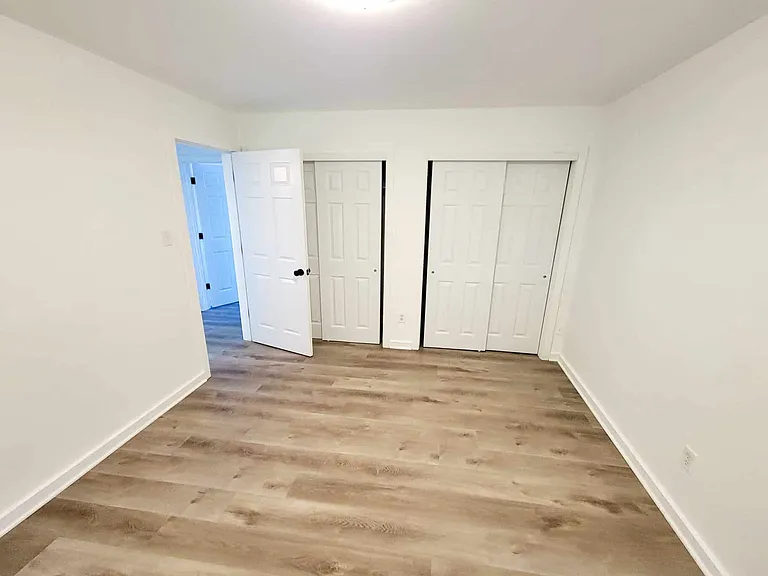 Tudor Gardens Apartments — Photo 16