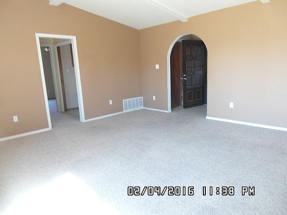 4th image of 2611 NE Lake Ave