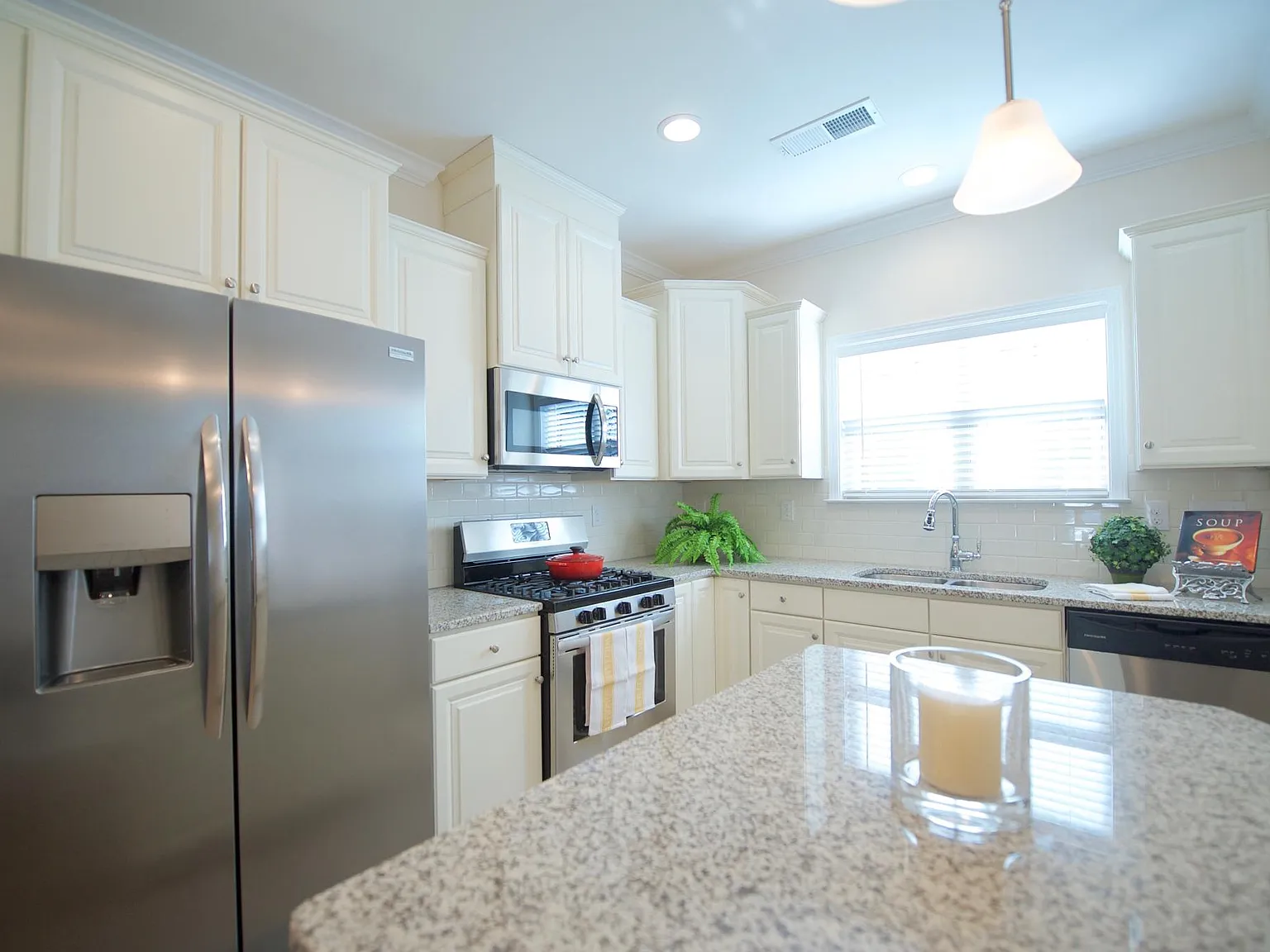 160 Johnson Manor St — Photo 4
