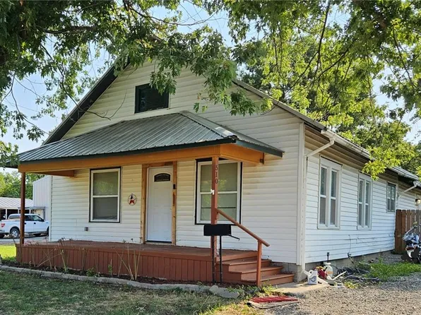 510 S Carbon St, Girard, KS 66743