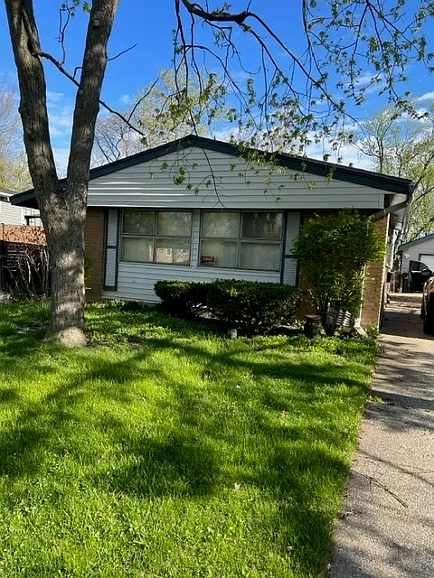 322 Illinois St photo 1