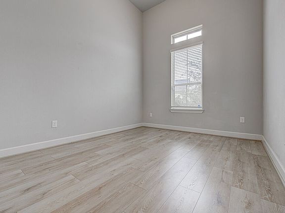 4th image of 2903 Sebring Cir