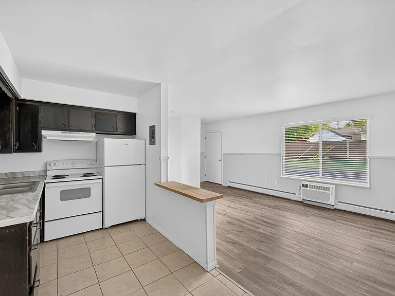 151 E McHattie St #10 — Photo 5