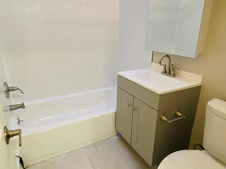 Karen Park Apartments — Photo 4