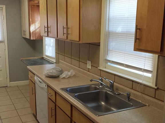 Galley Kitchen (1 of 2)