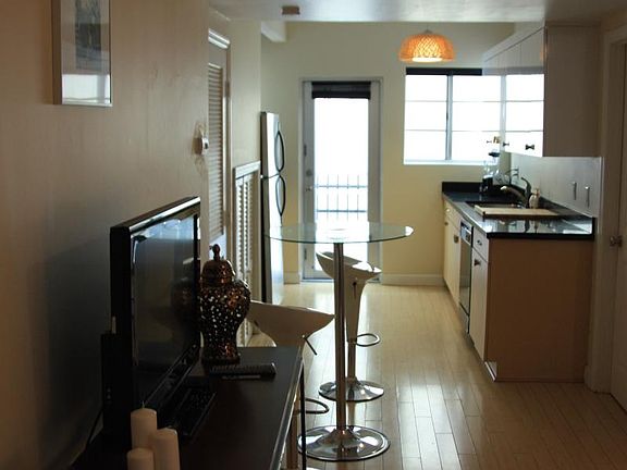 2nd image of 1045 Meridian Ave APT 3