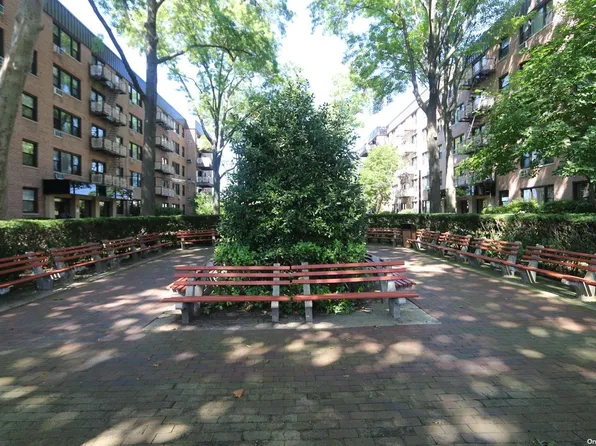 4 Birchwood Court #4L, Mineola, NY 11501