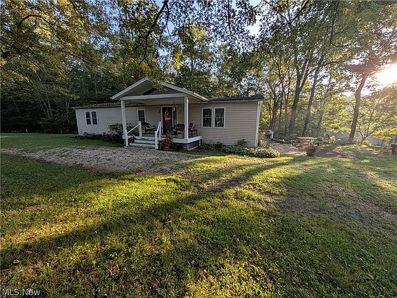 2nd image of 940 Perron Rd