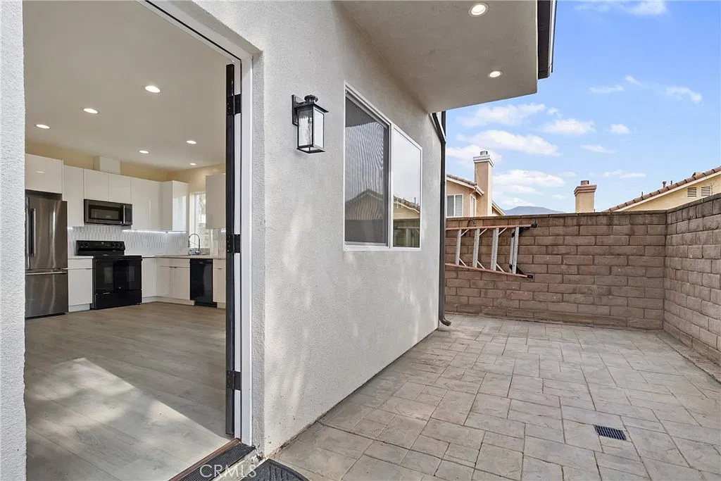 3 bed, 1200 sqft, $3,750 — Photo 2