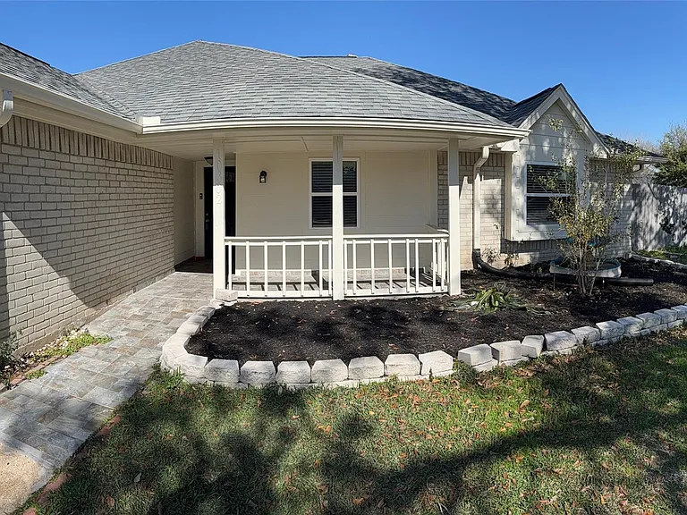 10302 Lybert Rd — Photo 2