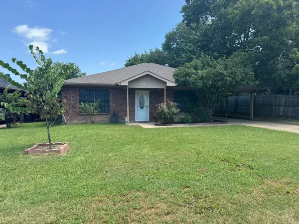 705 E James St, Wills Point, TX 75169