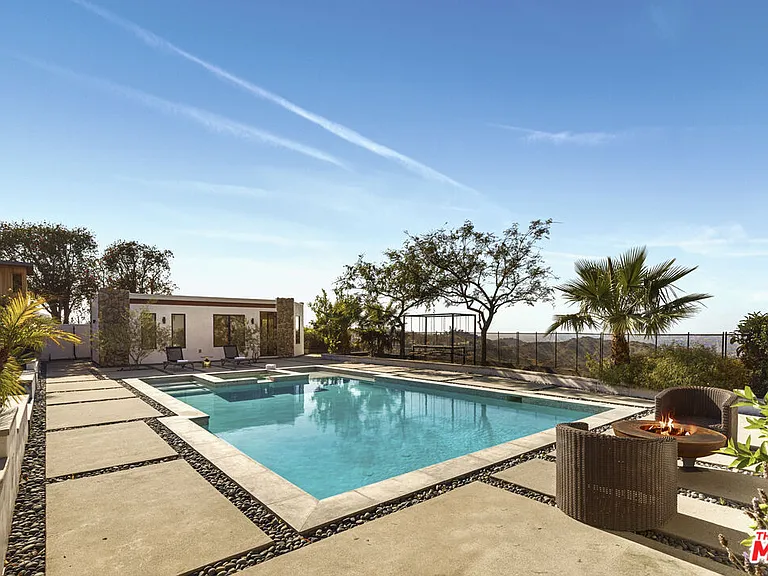2715 Edwin Pl — Photo 4