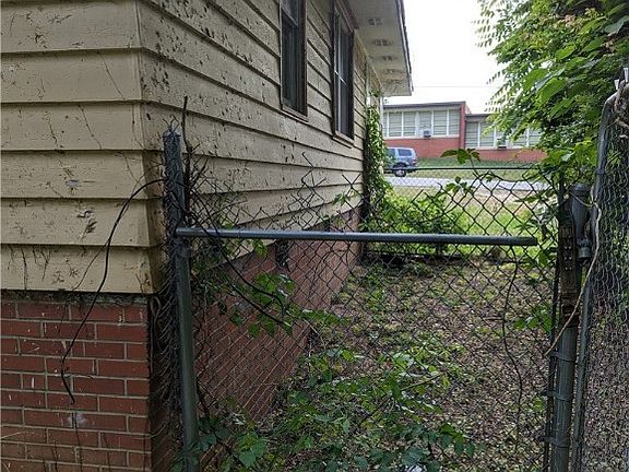 4th image of 404 Trinity Dr