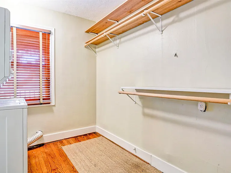2324 Goldsmith St #B — Photo 8
