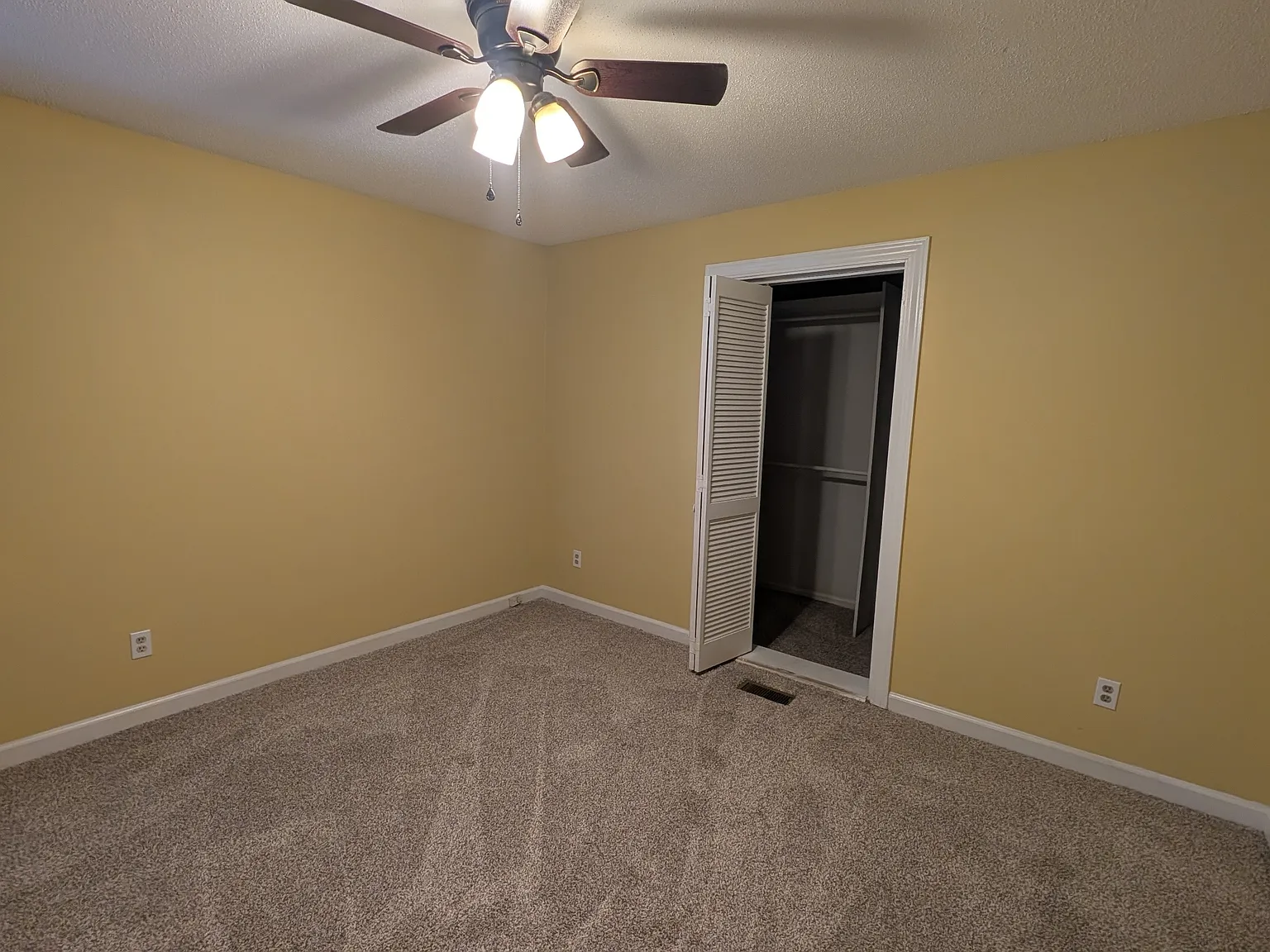 2622 Kingston Dr — Photo 2